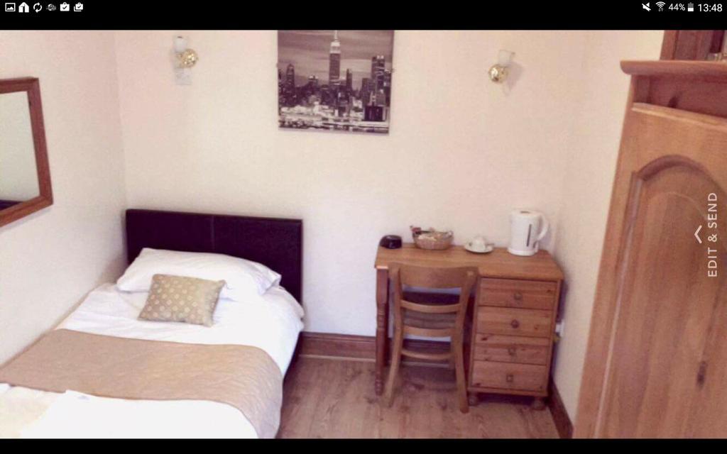Dillwyn'S Hotel Pontardawe Экстерьер фото