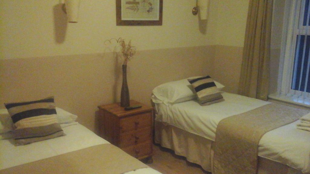 Dillwyn'S Hotel Pontardawe Экстерьер фото
