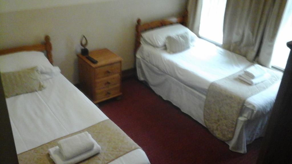Dillwyn'S Hotel Pontardawe Экстерьер фото
